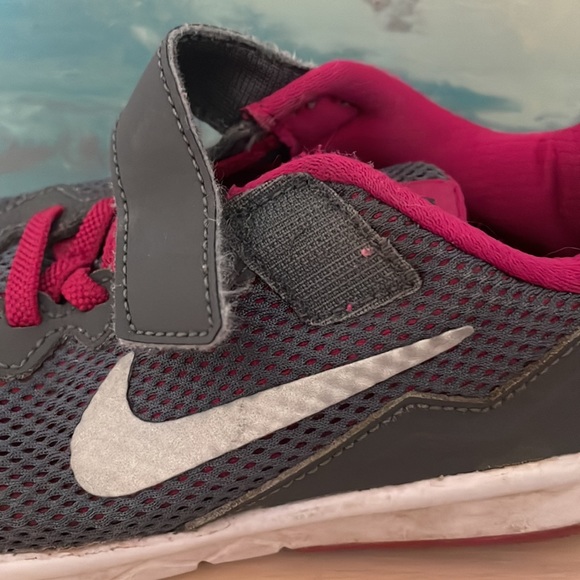 NIKE girl’s shoes pink gray Velcro size 12.5 EUC - Picture 9 of 12